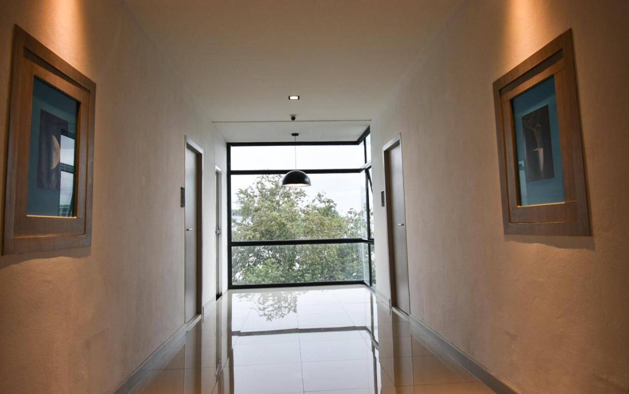 B Boutique Residence Surat Thani Exteriör bild